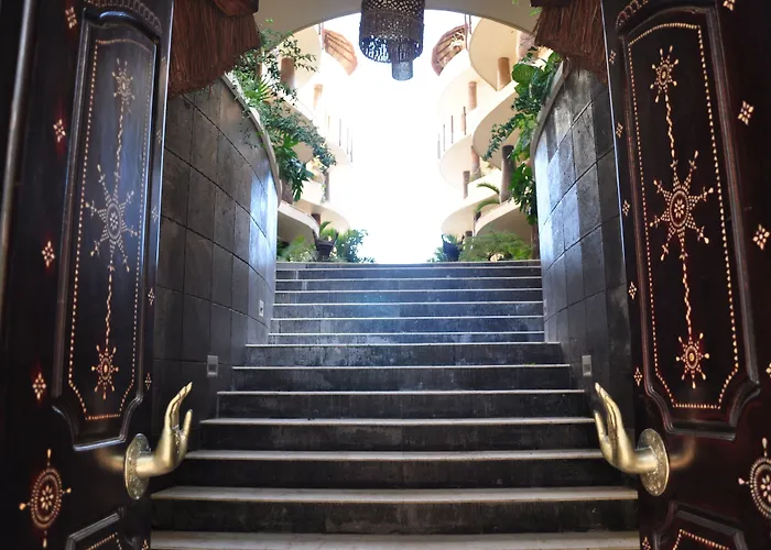 Hotel El Taj Oceanfront And Beachside