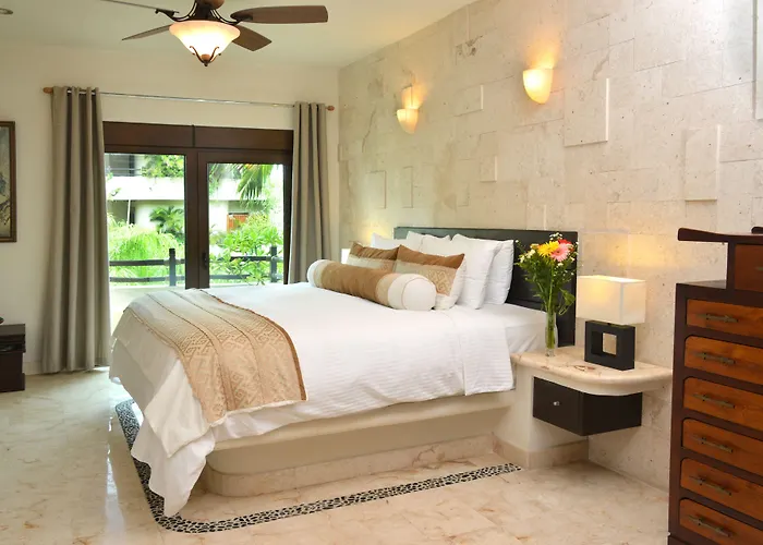 Hotel El Taj Oceanfront And Beachside
