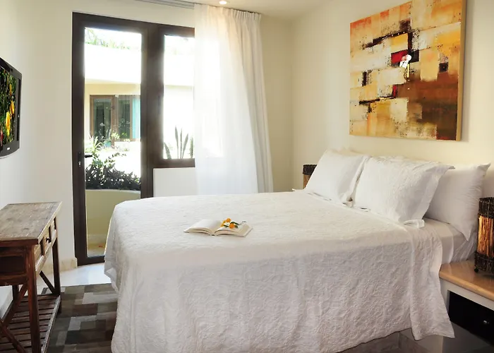 Hotel El Taj Oceanfront And Beachside 4*