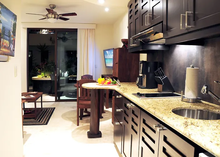 El Taj Oceanfront And Beachside 4*