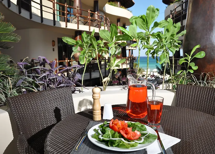 El Taj Oceanfront And Beachside 4*