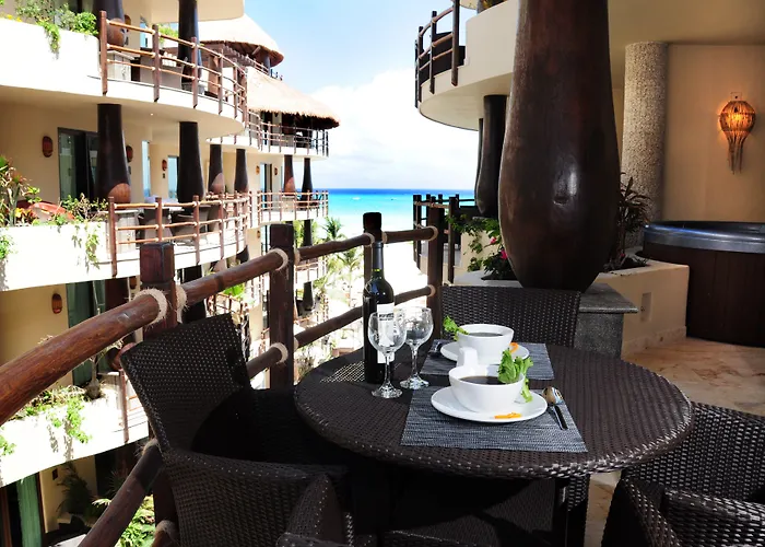 El Taj Oceanfront And Beachside