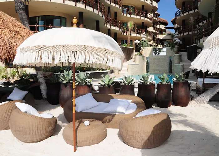 El Taj Oceanfront And Beachside