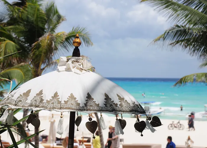 Hotel El Taj Oceanfront And Beachside
