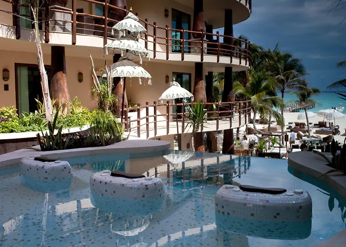 Hotel El Taj Oceanfront And Beachside