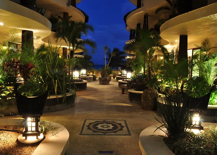 Hotel El Taj Oceanfront And Beachside